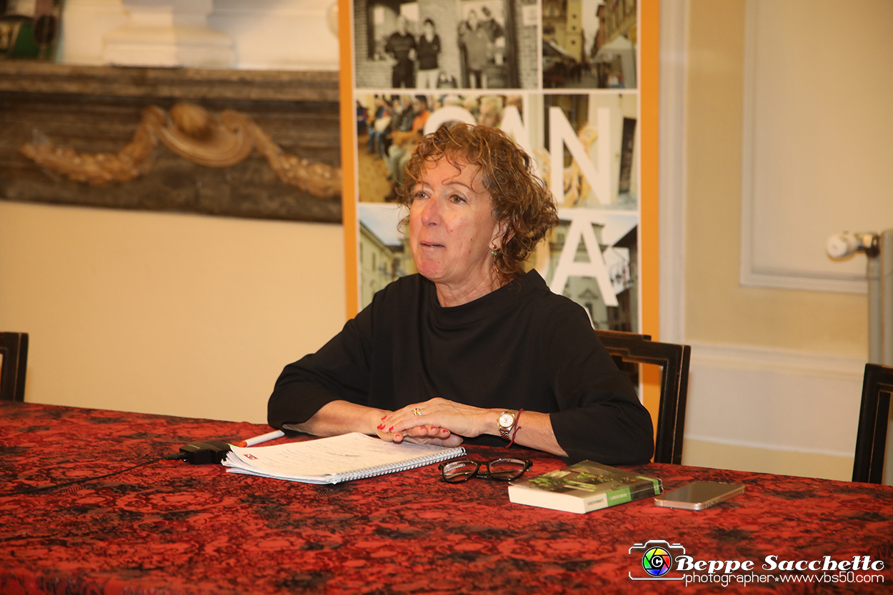 VBS_1298 - Presentazione libro 'Il dono del basilico' di Lucrezia Pernigotti.jpg